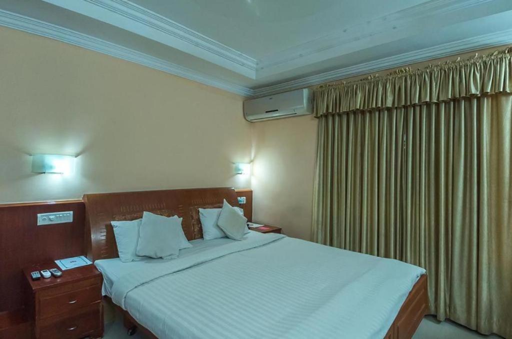Hotel Kpm Regency Palakkad Exteriér fotografie